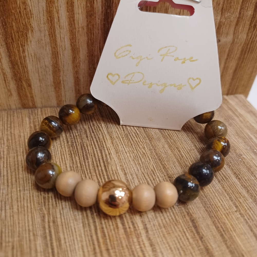 Tiger eye beaded bracelet with gold detail.